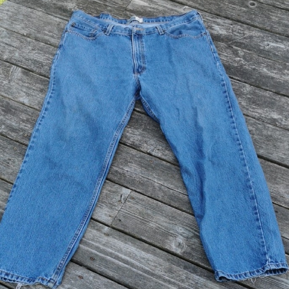 Mens Signature Levi Strauss  jeans denim blue, relaxed fit. Size W40/ L30. EUC